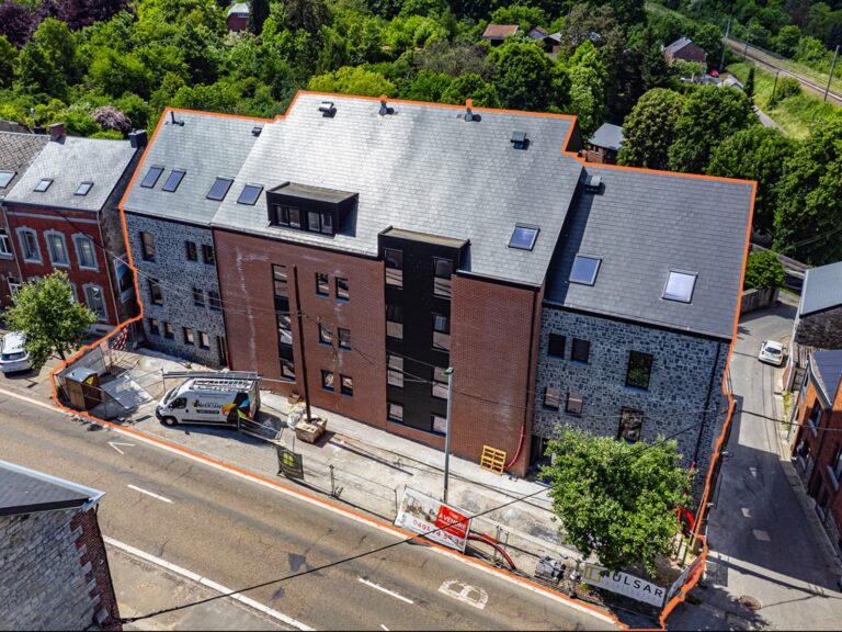 8. By the Way - Les Hauts de la Gare