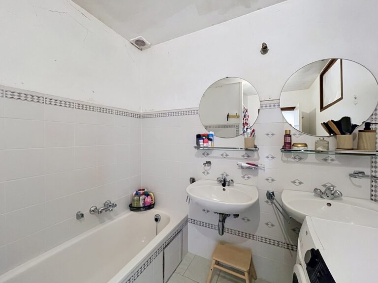 7672391_77720207.jpg